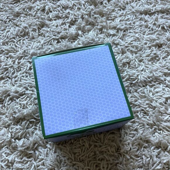 NEST Fragrance Sprig Candle Holiday Spiced Lilac And Ivy 17.5oz 3 Wick - Picture 3 of 8